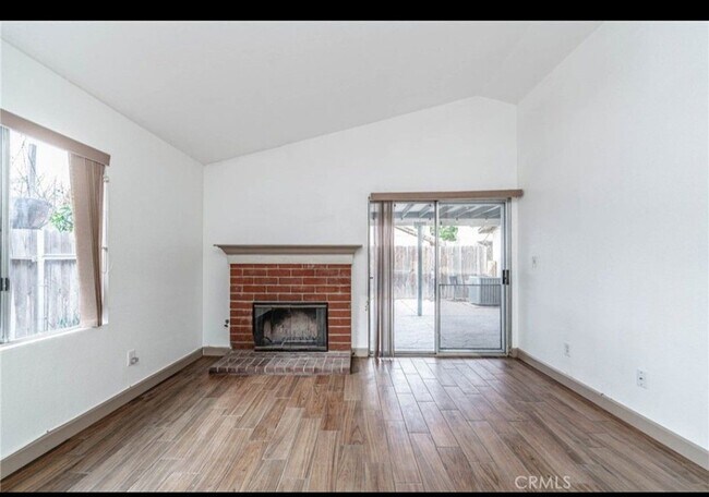 Building Photo - Charming 3-Bedroom Home with 2 Full Bathro...
