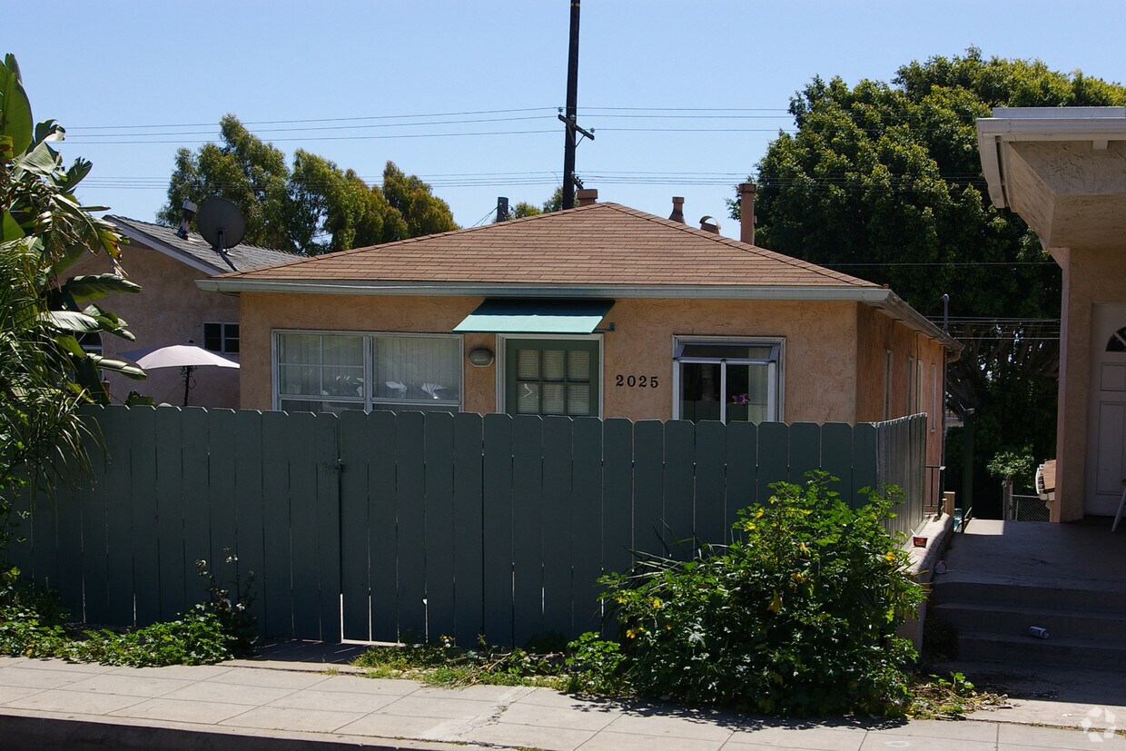Primary Photo - 2025 Garnet Ave