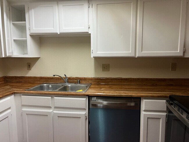 Building Photo - 6960 Kilgore Dr