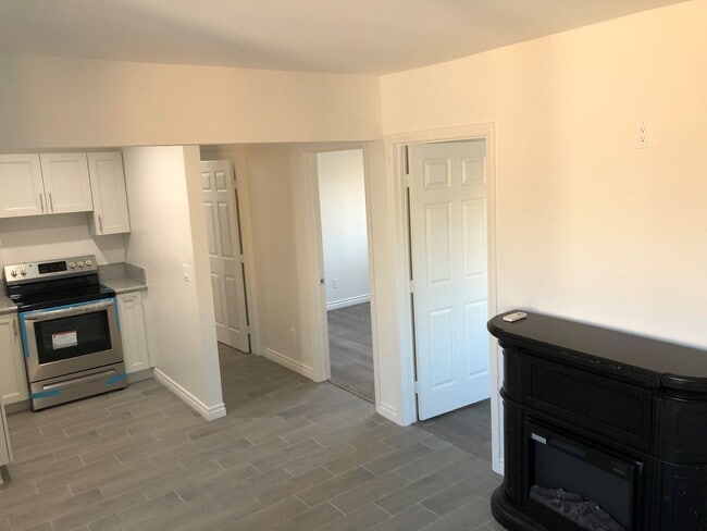 Foto del edificio - Newly Remodeled 2 Br 1 Ba Addition Perched...