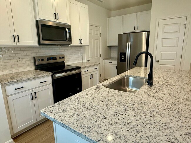Foto del edificio - Three bedroom, 2.5 bath townhome in Mebane...