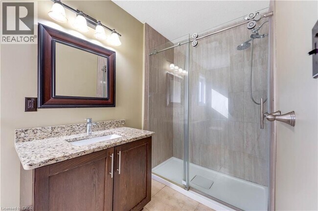 Photo du bâtiment - 561 Queen St S