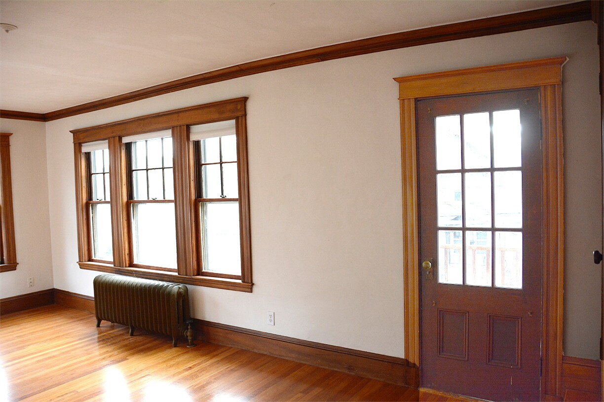 Primary Photo - 61 Newport St