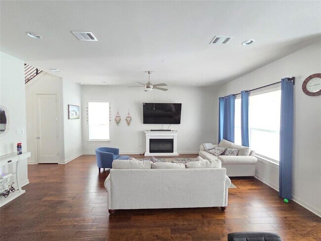 Foto del edificio - 1225 Westborough Ln