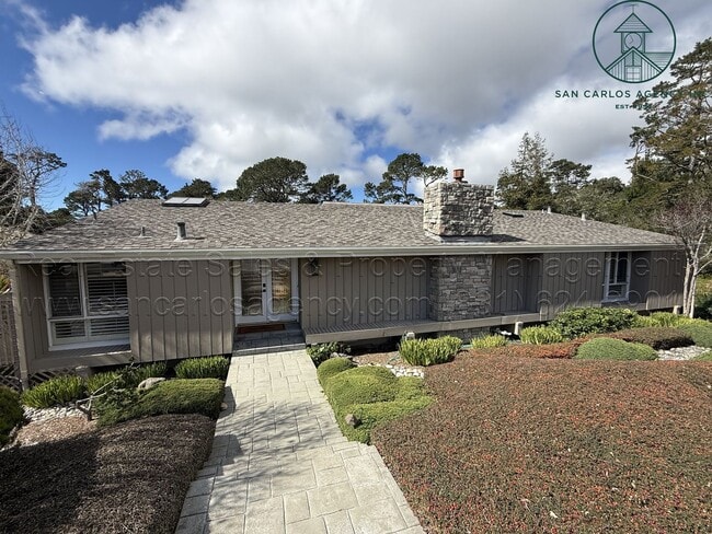 Building Photo - Spacious Five Bedroom Carmel Knolls Home