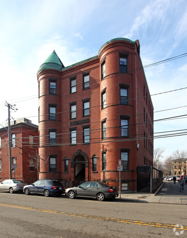 Foto principal - 109 Windsor St