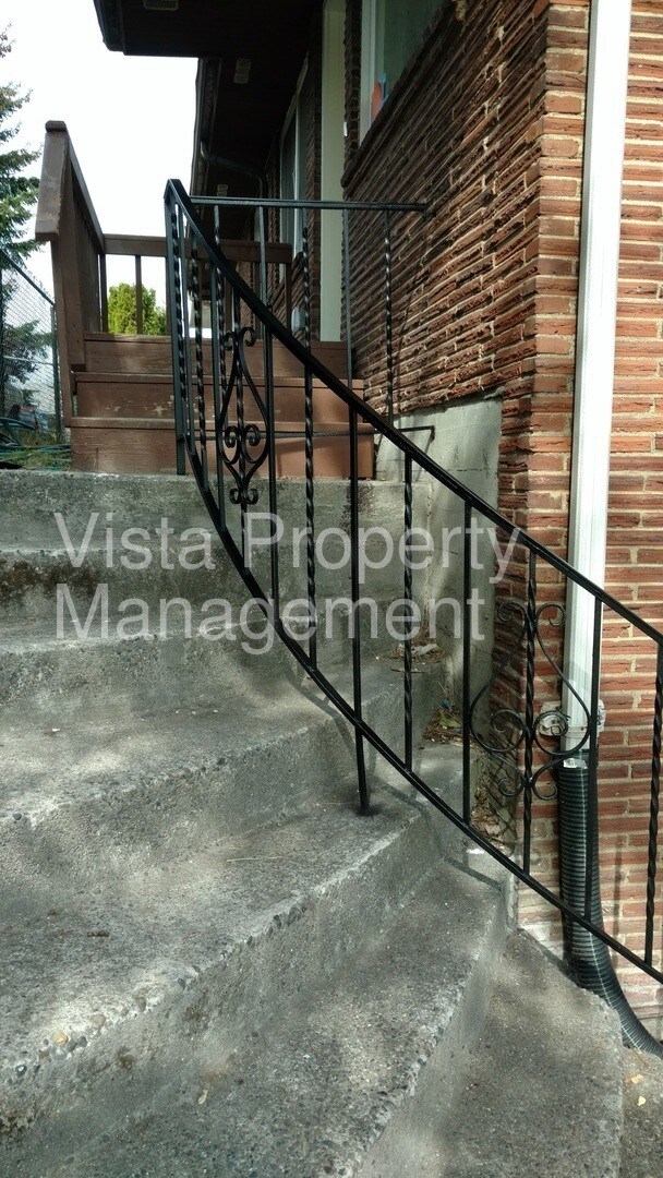 Building Photo - 140 S 108th St