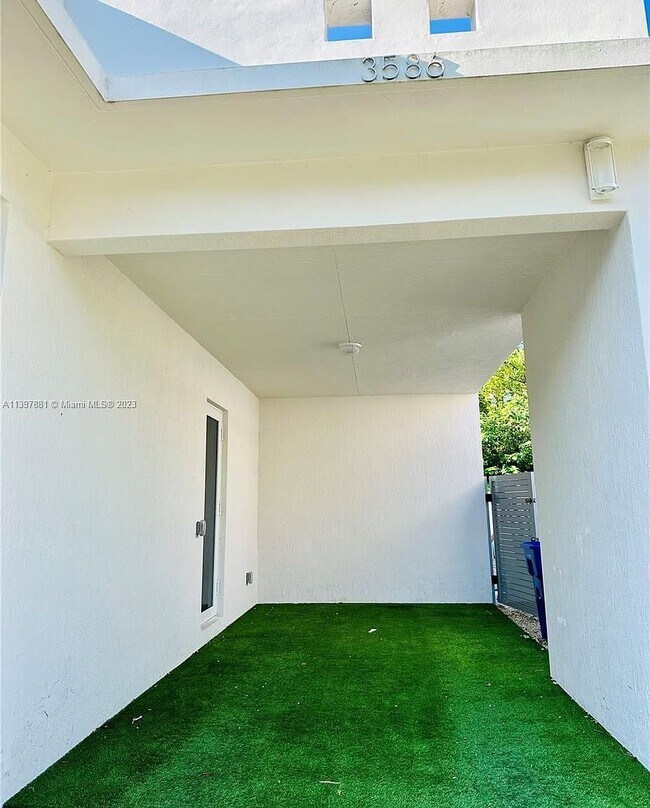 Foto del edificio - 3586 Franklin Ave