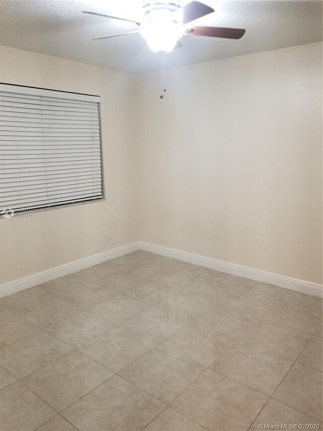 Building Photo - 10425 SW 112th Ave