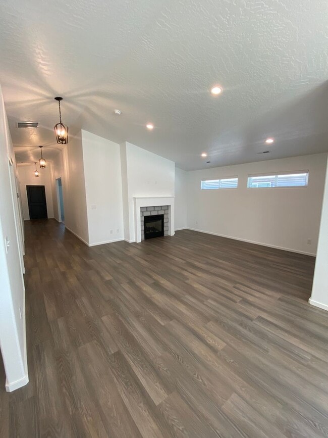 Building Photo - New Construction 3 Bed, 2 Bath House in Sp...