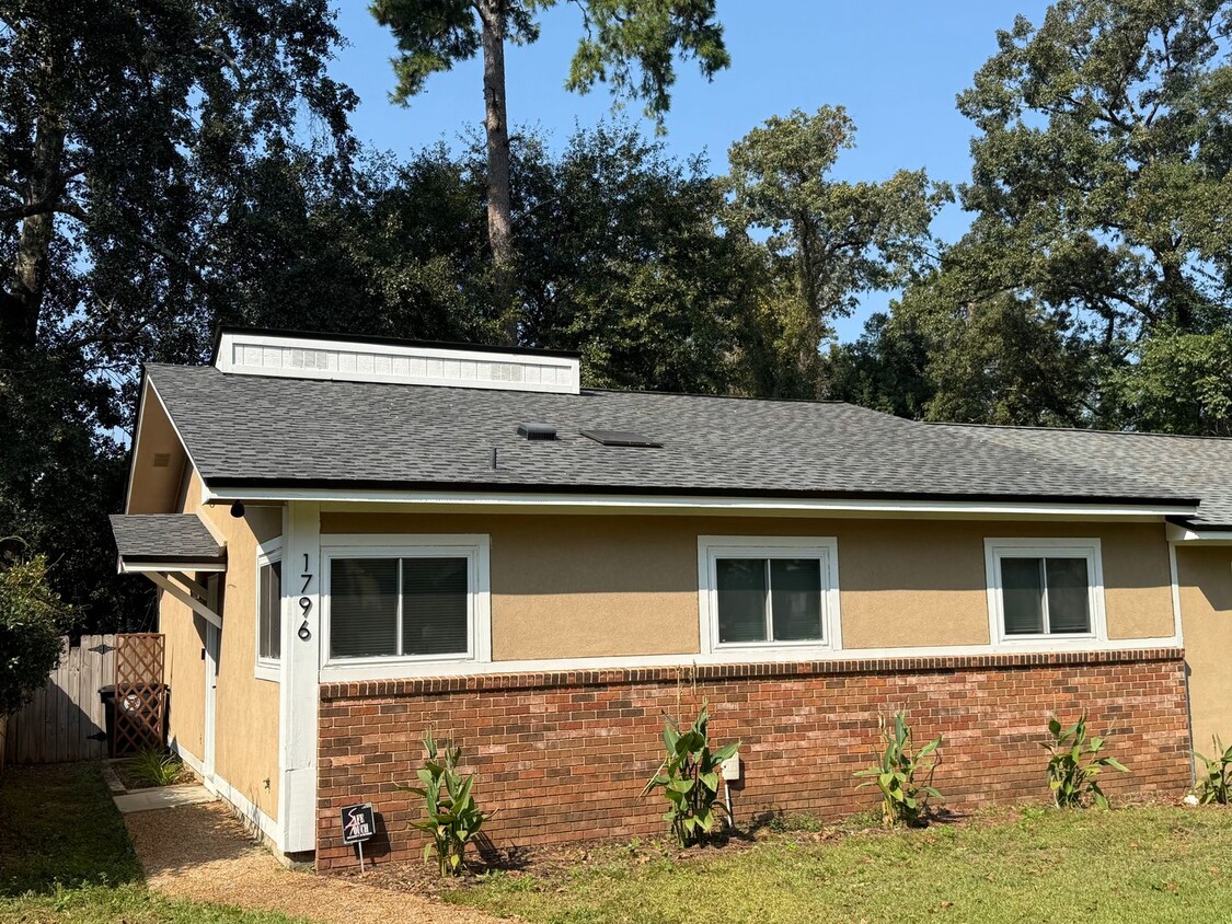 Primary Photo - Renovated Duplex Near HCA & TMH