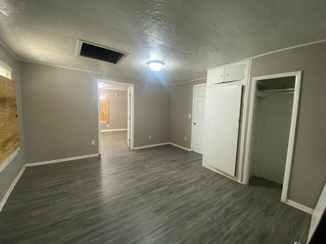 Building Photo - OKC 3 Bedroom House