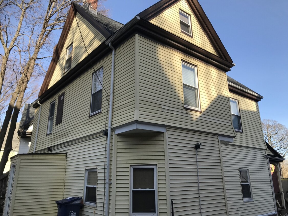 Primary Photo - 5 Otisfield St
