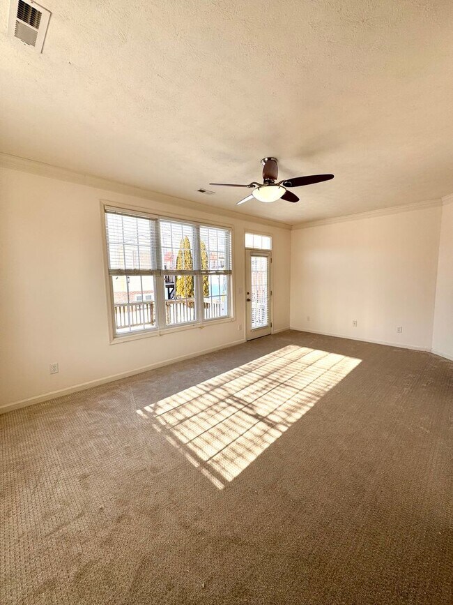 Foto del edificio - End Unit Townhome for Rent in Taylor Springs