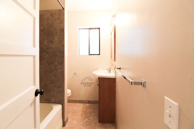 Foto del edificio - 2 Bed/1 Bath Duplex in Central Richland