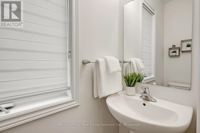 Photo du bâtiment - 3966 Koenig Rd