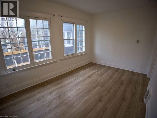 Photo du bâtiment - 511 King St