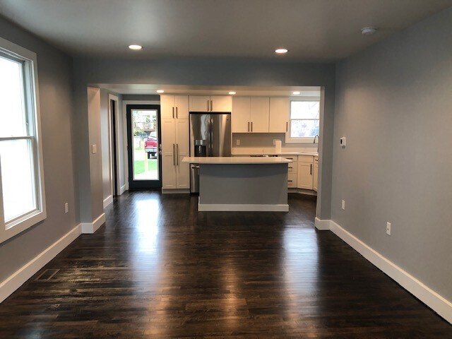 kitchen island - 1133 Lincoln Ave
