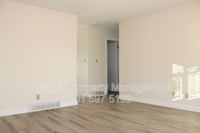 Building Photo - 825 E 760 N