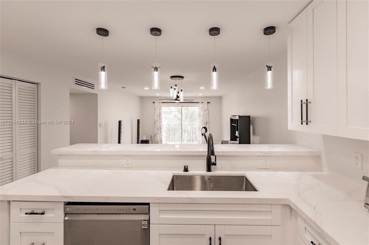 Foto principal - 807 W Oakland Park Blvd