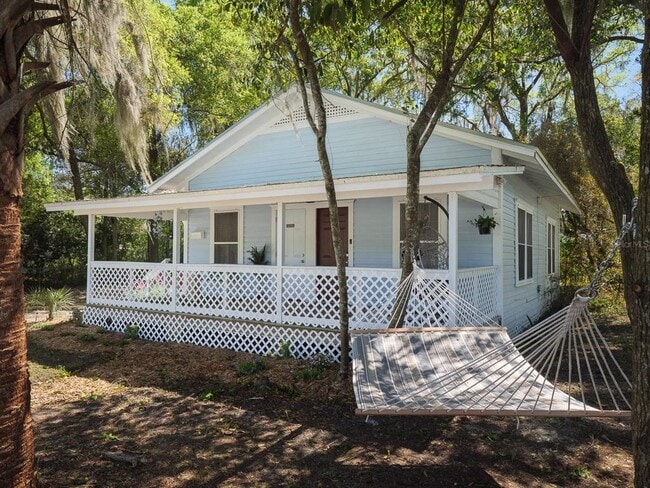 Building Photo - 1005 NE 3rd Ave