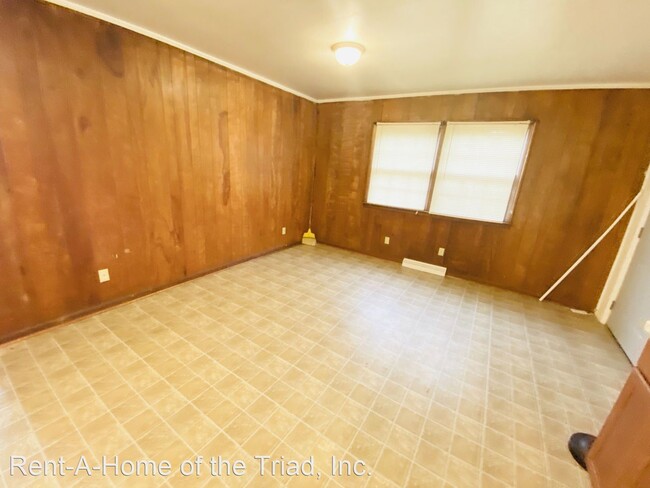 Building Photo - 3 br, 1.5 bath House - 3 Carpenter Court