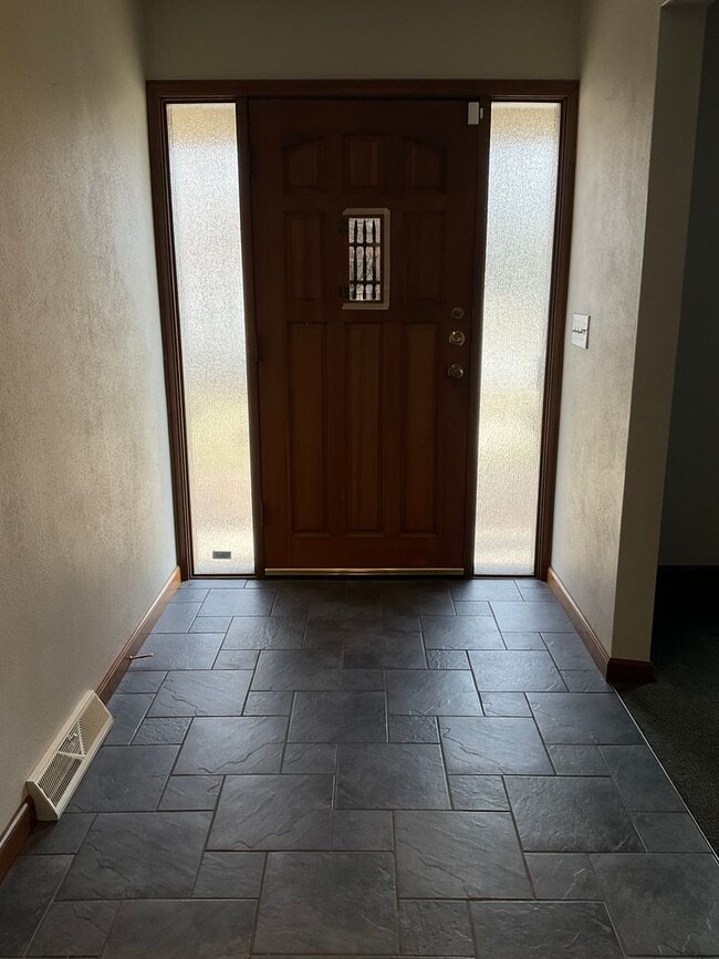 Photo - 33 Estates View Dr House