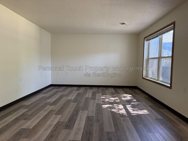 Building Photo - 415 22nd St E