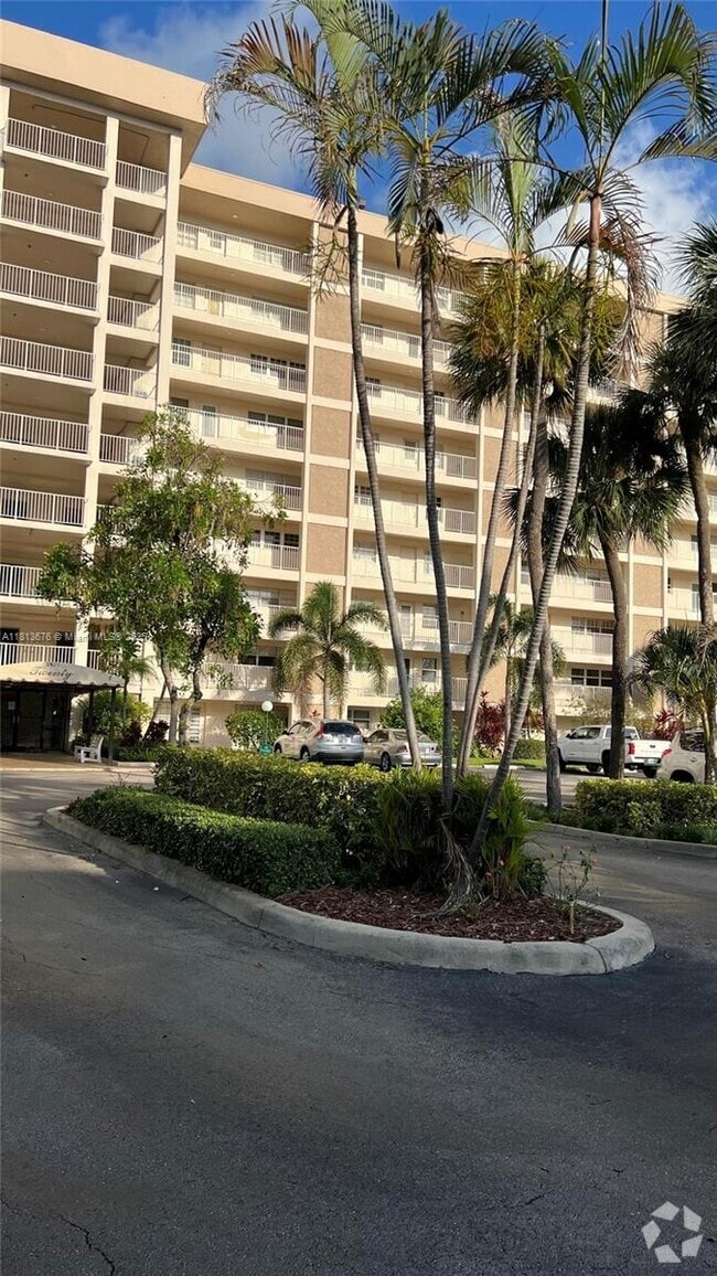 Building Photo - 2671 S Course Dr