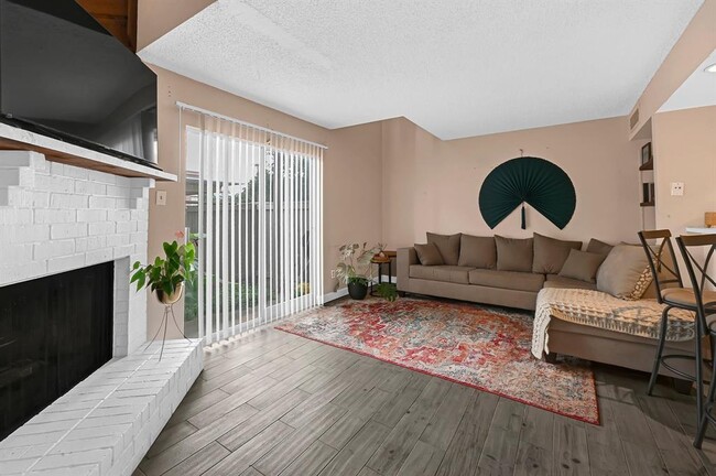 Foto del edificio - 3919 Fairmont Pkwy