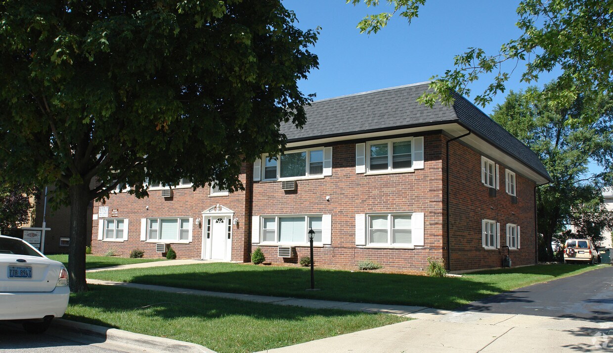 4518 S Grove Ave, Brookfield, IL 60513 Apartments in Brookfield, IL