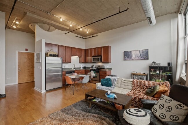 Building Photo - 3963 W Belmont Ave