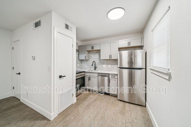 Building Photo - 3165 E 49th St