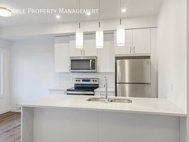 Building Photo - Modern 2 Beds, 1 Baths TownHouse | No Pets Allowed