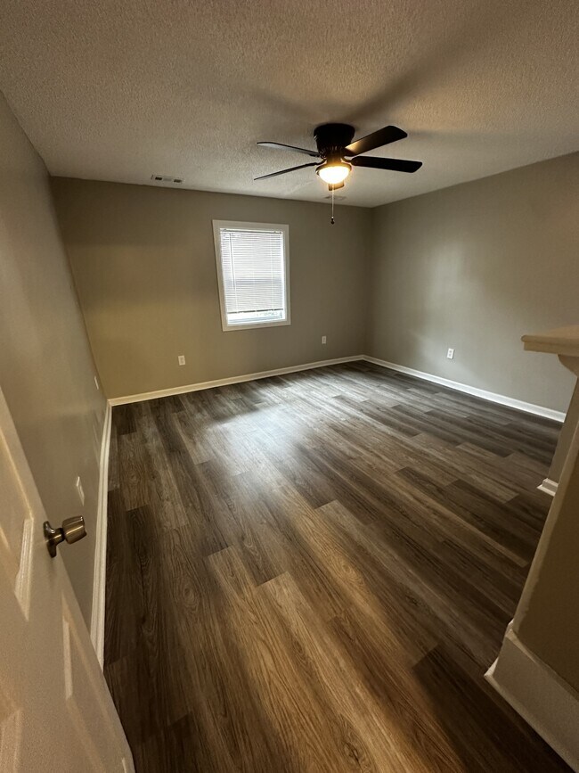 Foto del edificio - 743 Maple Ave