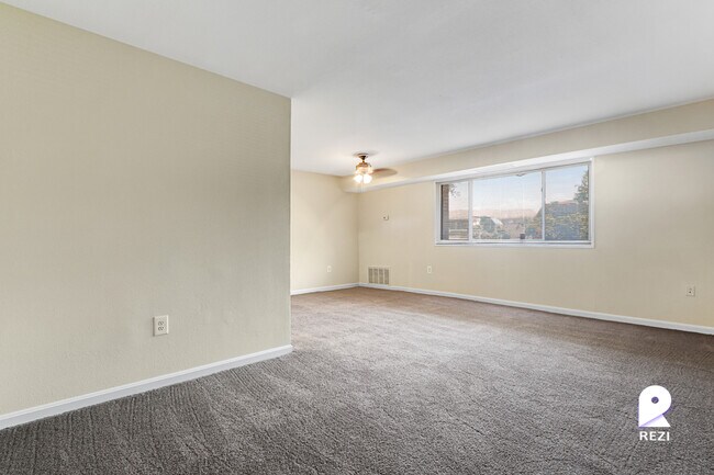 Building Photo - 6429 Hil-Mar Dr