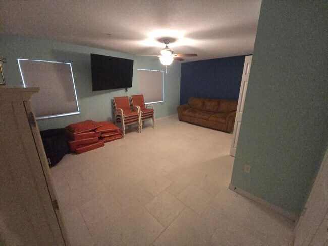 Foto del edificio - 1011 34th Dr W