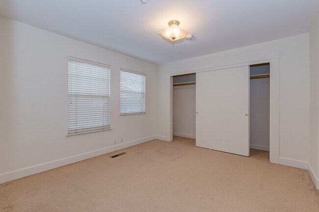 Building Photo - 4031-4033 Fair Oaks Avenue