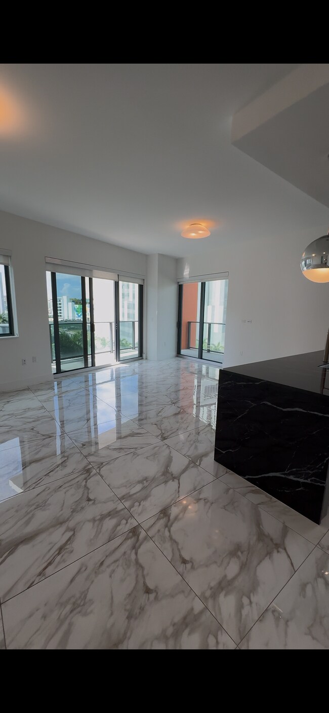 Foto del edificio - 213 NE 27th St