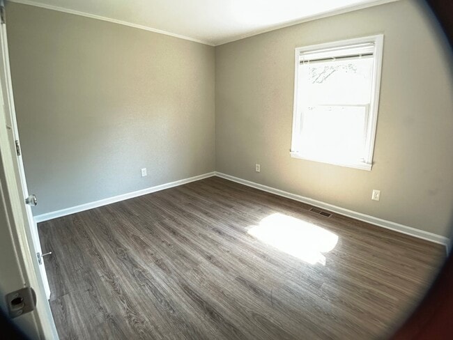 Building Photo - 1806 Alpine Dr