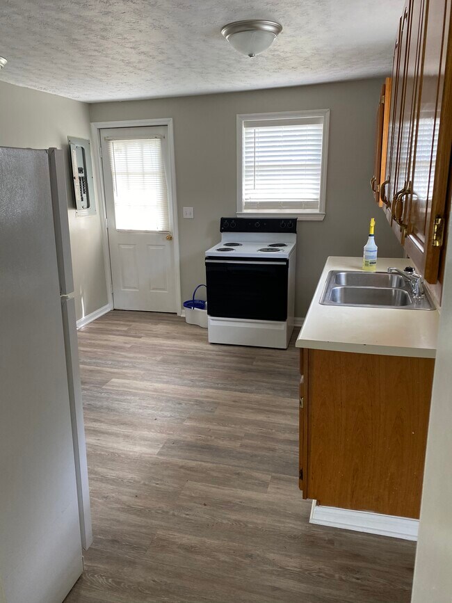 Kitchen - 203 Laurel Ave