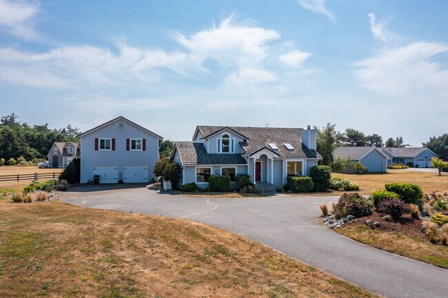 Building Photo - Spacious and Beautiful Home with Private A...