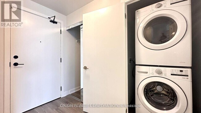 Building Photo - 430-3430 Square One Dr
