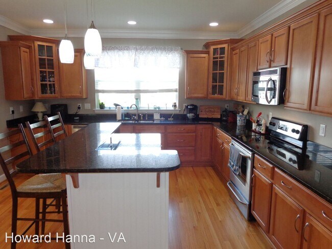Building Photo - 3 br, 2.5 bath House - 4821 Lee Avenue