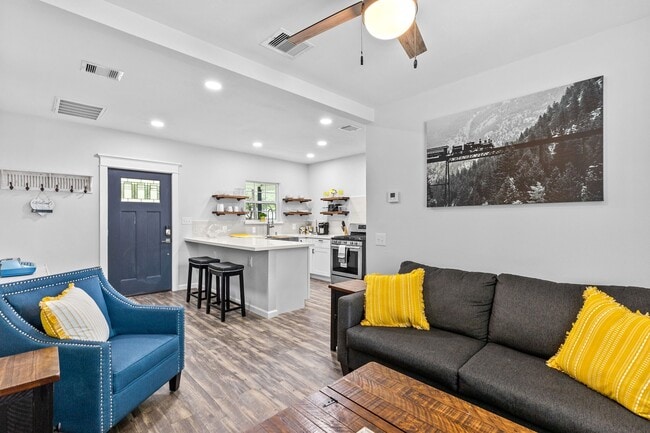 Building Photo - 412 Waco Ave