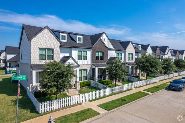 Building Photo - Townhomes at Bluebonnet Trails
