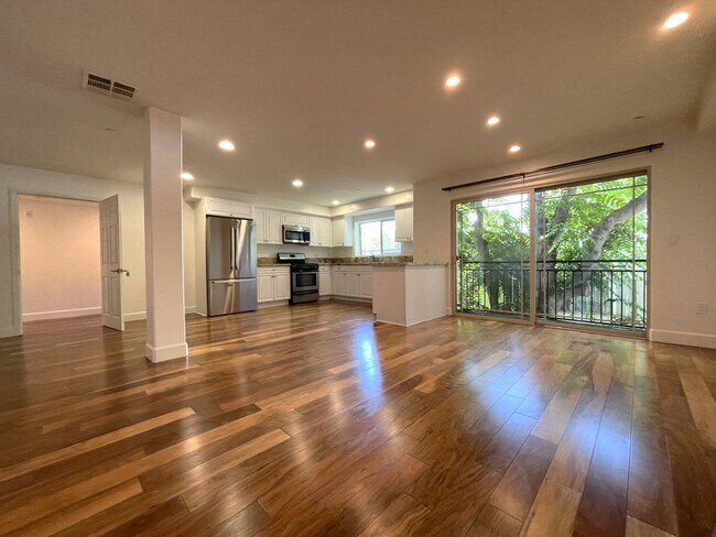 Foto del edificio - Modern 2-Bedroom Condo in the Heart of Val...