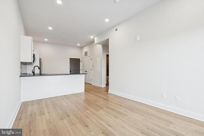 Building Photo - 2157 E Lehigh Ave