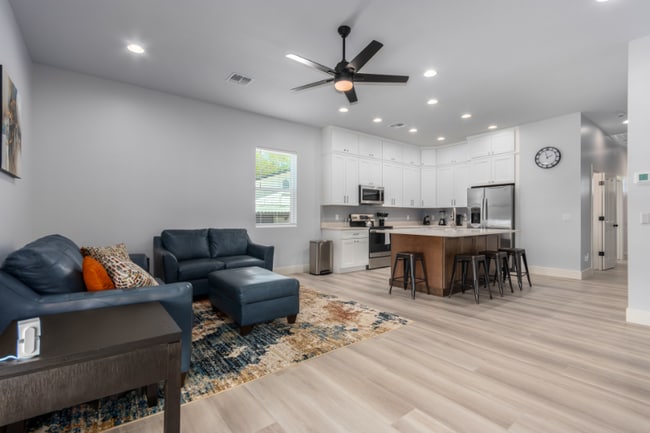 Building Photo - 148 N Hibbert