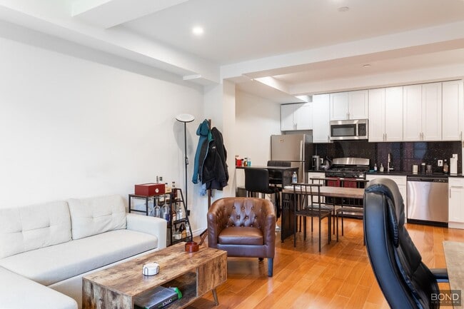Building Photo - 402 W 50th St